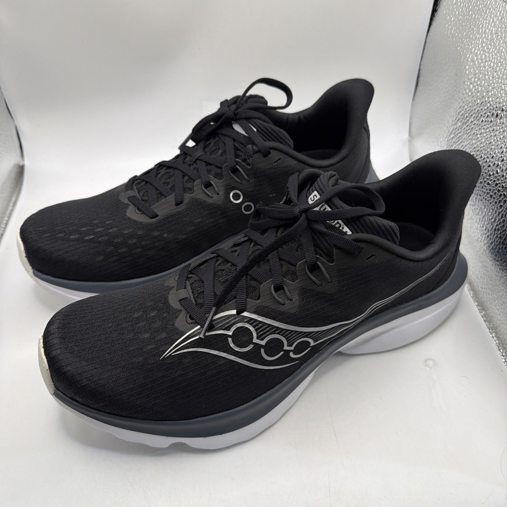 Saucony Men's Kinvara 16 Running Shoes Black/White Size 11. S21020-200